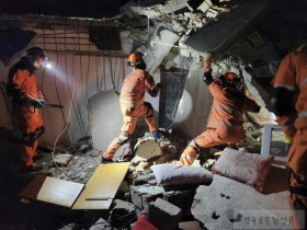 한국 구조대 일가족 포함 총 4명 구조...빠른 성과에 기대감 표명